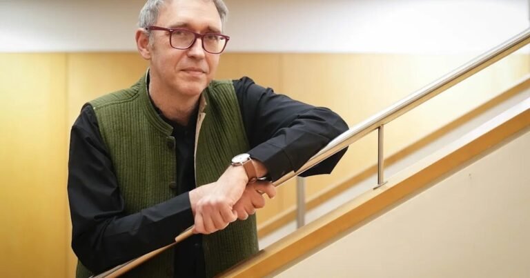 Roman Krznaric, filósofo australiano: “Pensar que nada puede cambiar es una ideología peligrosa”