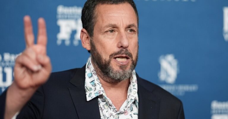 "Es una locura": Adam Sandler desmiente una historia de TikTok en la que humillan a su hija en una tienda de Chanel