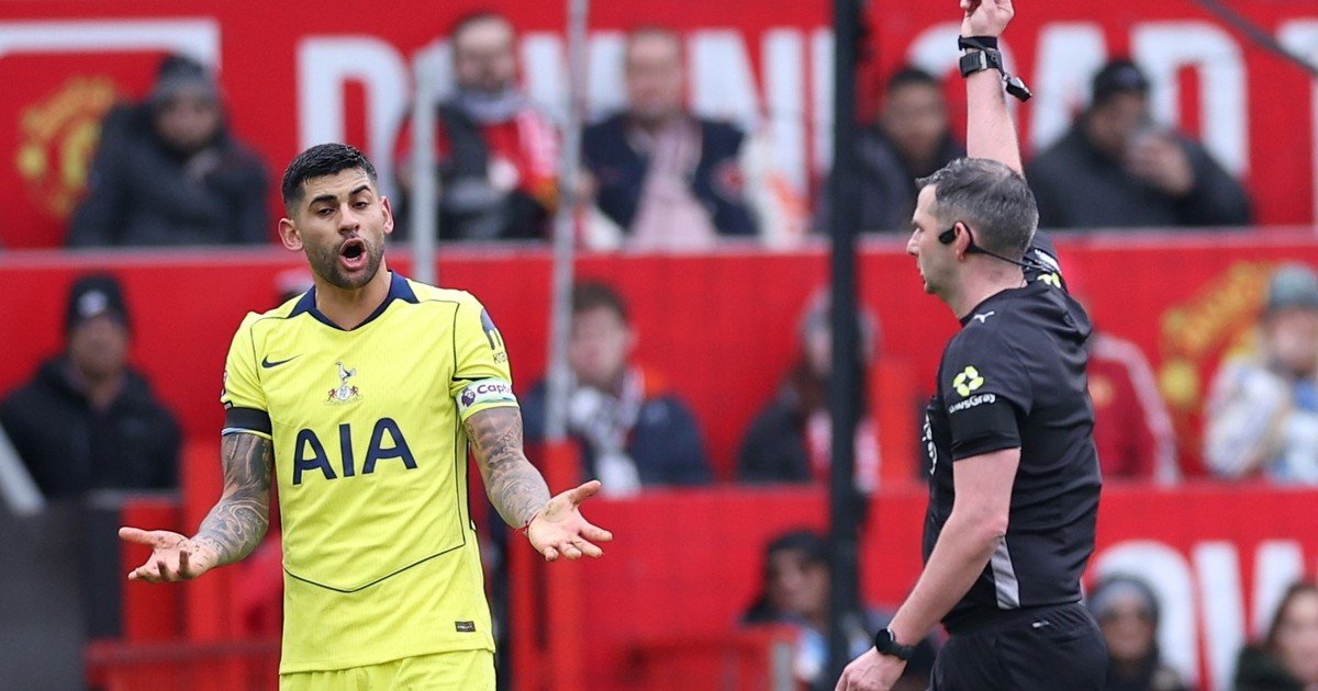 Cuti Romero, un líder bajo la lupa: el fuerte respaldo del DT del Tottenham tras la expulsión y la dura sanción de la Premier League