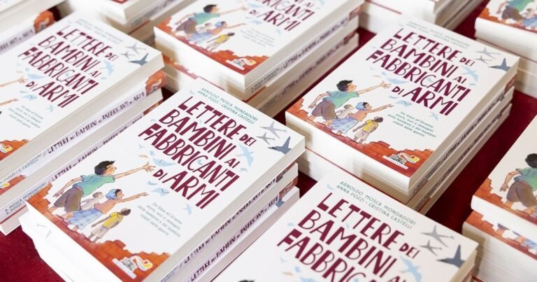 Un libro envía cartas de niños de Gaza y Ucrania a la industria armamentística global