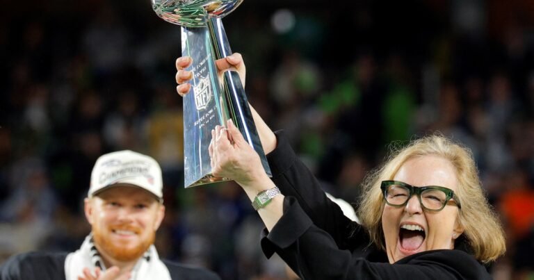 Seattle Seahawks, el ruidoso campeón del Super Bowl que está a la venta: el testamento de Paul Allen, una albacea en apuros y una operación de 5 mil millones de dólares