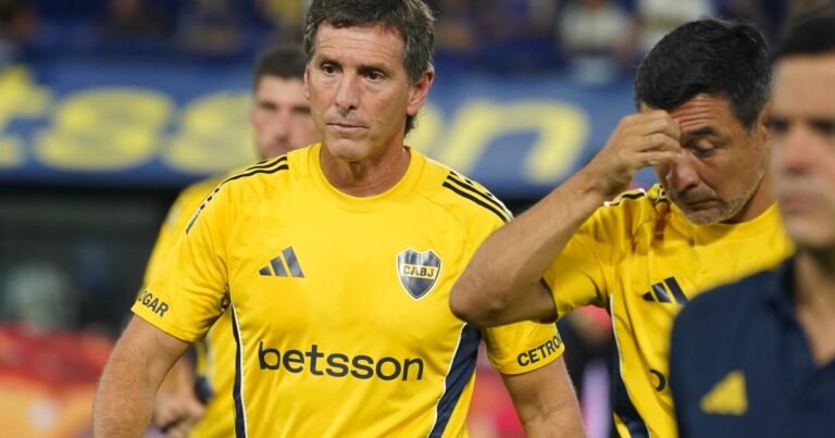 Úbeda quedó contra las cuerdas tras los silbidos de la Bombonera y Riquelme ya baraja cuatro nombres para elegir al futuro DT de Boca