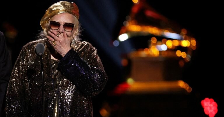 Premios Grammy 2026, Joni Mitchell y su confusión al subir al escenario: "¿Quién ganó? ¿Fui yo?"