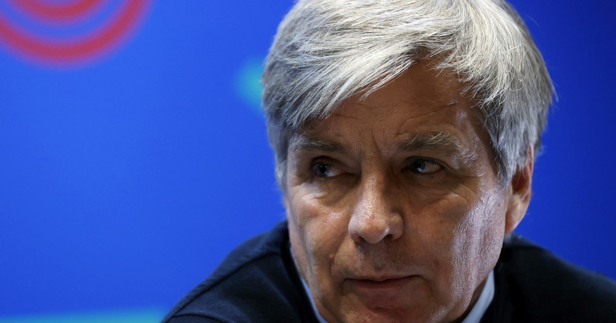 El excandidato a la presidencia chilena, Harold Mayne-Nicholls,  vende su historia con Maradona para pagar las deudas de campaña