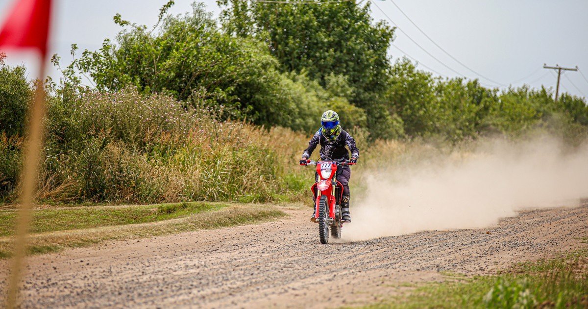 La aventura del profesor de historia que sobrevivió a un naufragio en el Caribe y hoy corre rally: "No voy de turista, quiero andar rápido"