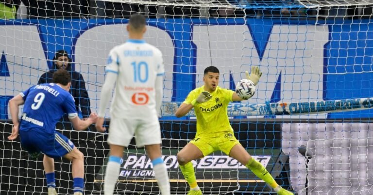 El picante duelo entre Rulli y Panichelli, compañeros en la Selección Argentina, en un penal en la Liga de Francia, que tiene nuevo líder