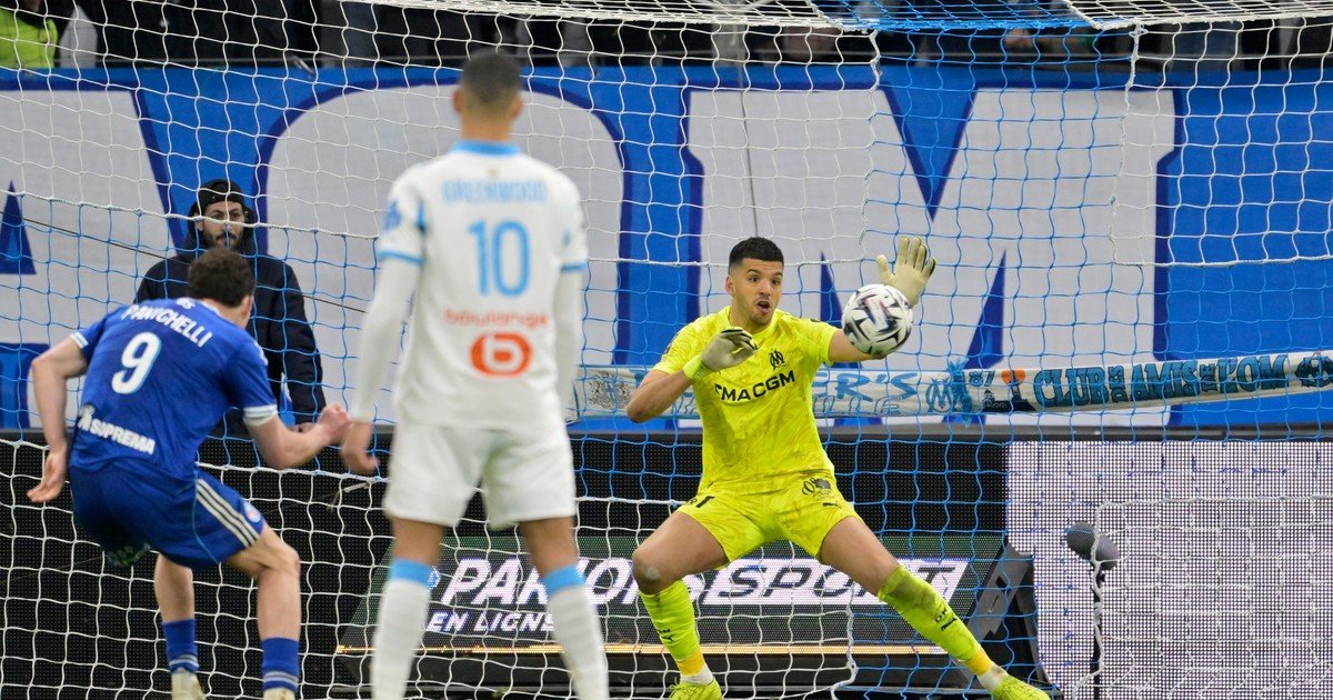 El picante duelo entre Rulli y Panichelli, compañeros en la Selección Argentina, en un penal en la Liga de Francia, que tiene nuevo líder