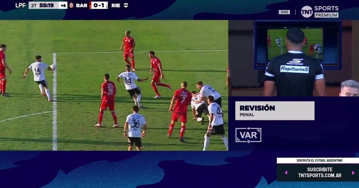 De penal para Riestra a penal para Barracas en la última jugada: así fue la secuencia que cambió el final del partido entre los equipos de Chiqui Tapia y Stinfale