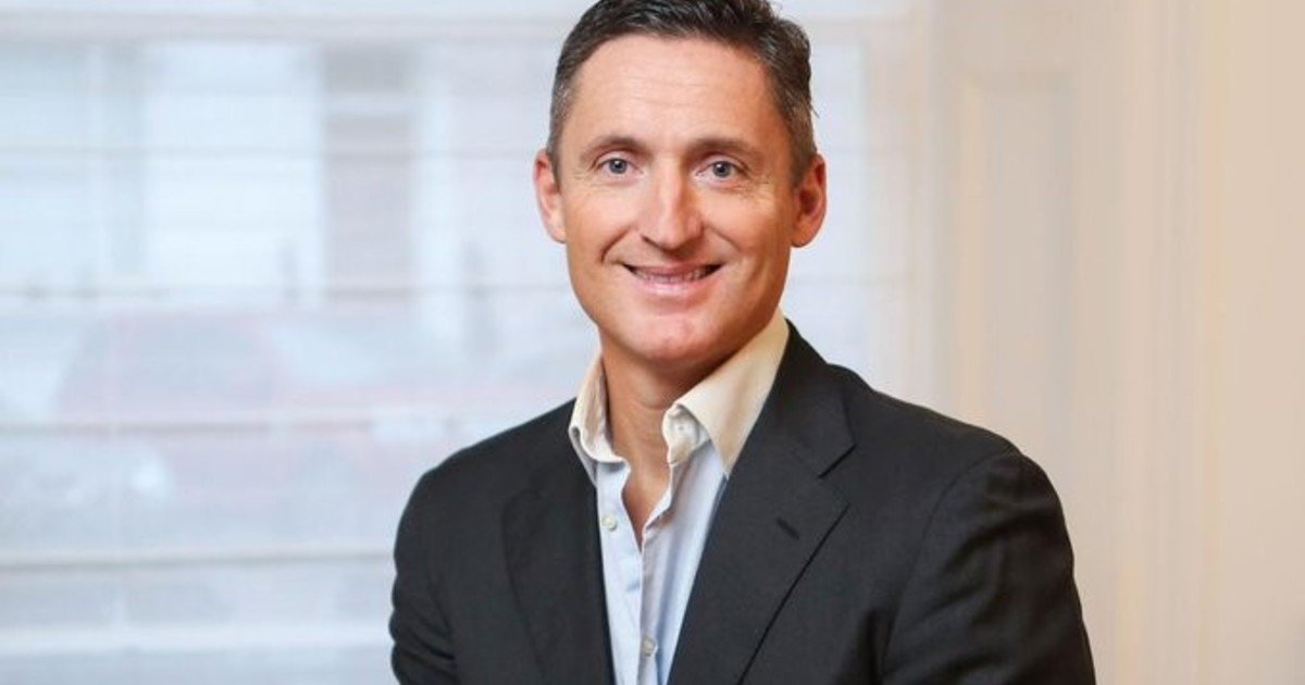 La doble visita de Gaudenzi, pasar a ser un ATP 500 y cambiar el polvo de ladrillo por el cemento