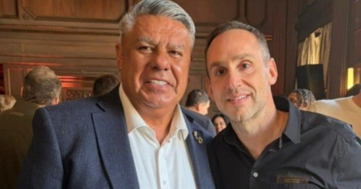 Chiqui Tapia viajó a Estados Unidos para ver Super Bowl: quién lo llevó y el polémico empresario al que le mandó mensaje