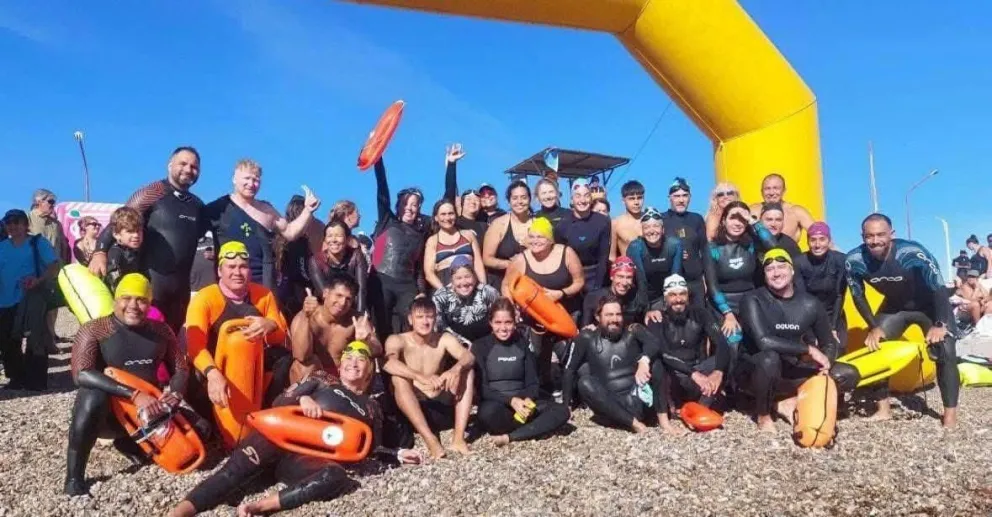 Aguas abiertas y pasión: el 17° Cruce de la Ría Deseado unió a toda la región