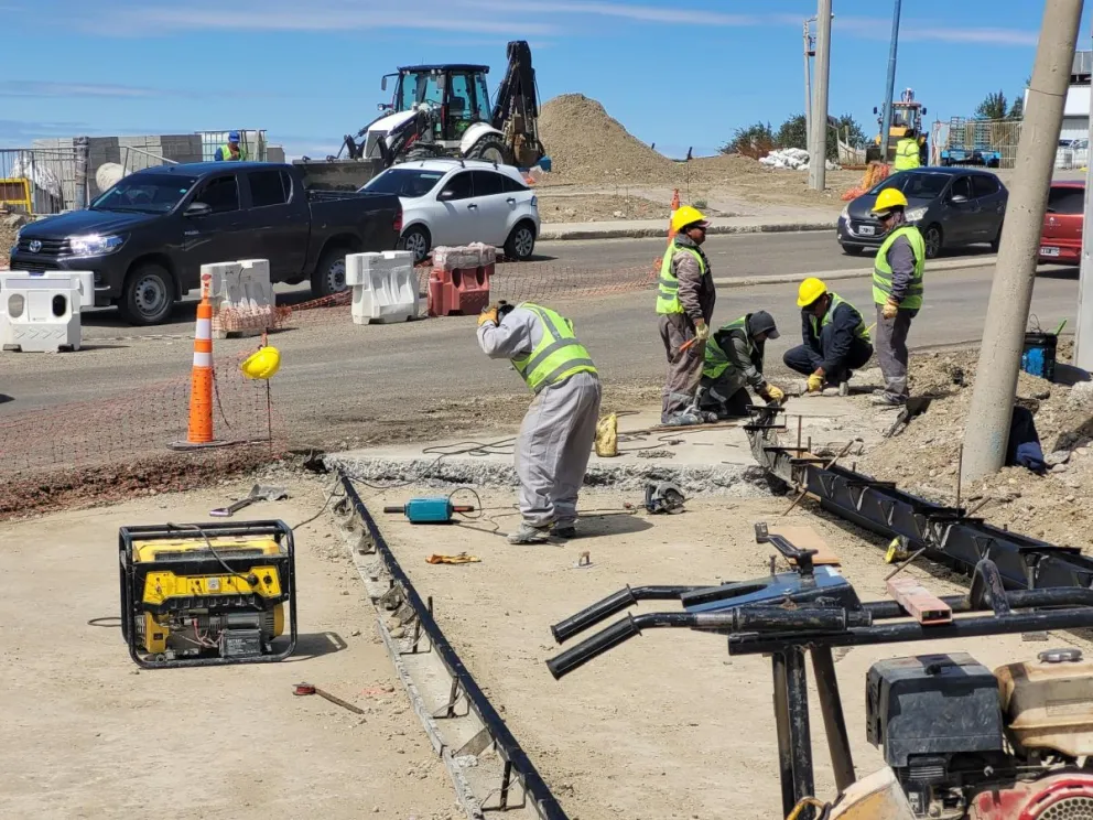 Baches en la avenida Yrigoyen: ya se trabaja en la reparación de la calzada