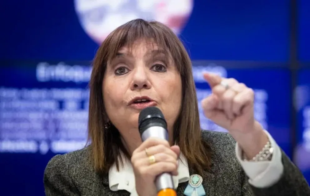 Patricia Bullrich lidera negociaciones clave para avanzar con la reforma laboral en el Senado