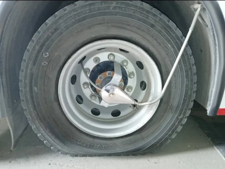 Expreso Rada Tilly denunció que vandalizaron un colectivo en Ruta 3 y 26