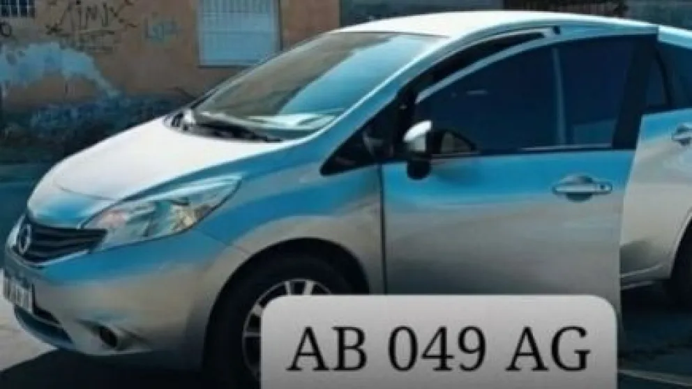 Les robaron el auto mientras dormían