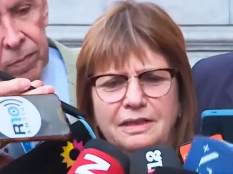 Bullrich dijo que “se abrió un sumario” contra el policía que agredió a un camarógrafo