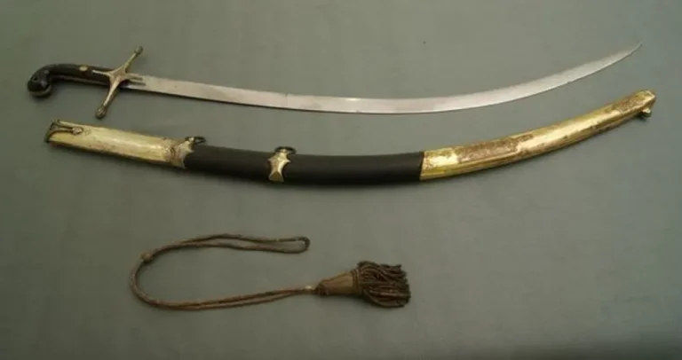 El sable corvo de San Martín volverá al Regimiento de Granaderos