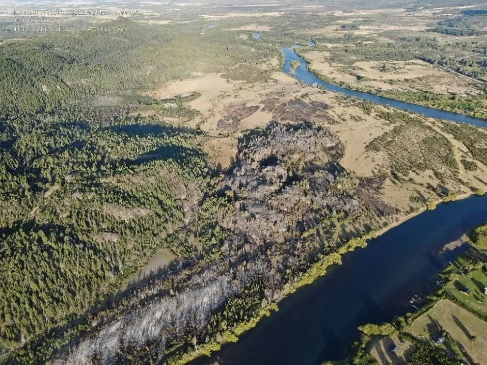 Incendios en Los Alerces: brigadistas trabajan en dos focos activos