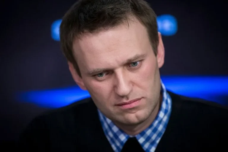 Reino Unido afirma que Rusia mató a Alexei Navalny con una toxina derivada de una rana dardo