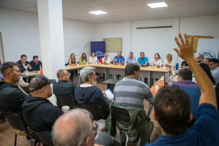 Gómez sobre la reunión con afectados por el deslizamiento del Cerro Hermitte: “esperábamos un plan de acción”