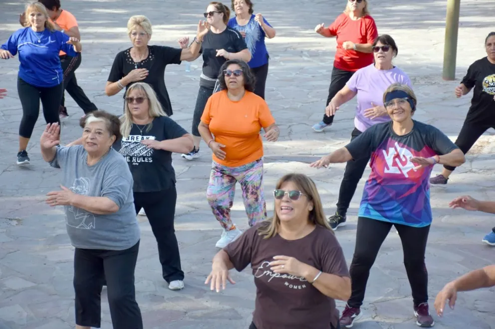 Plazas Activas reunió a más de 80 personas por clase durante el verano en Trelew