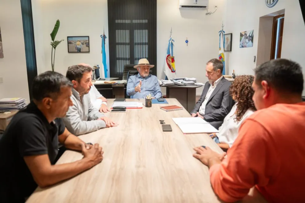 Vecinos de barrio Médanos valoraron avances tras reunión con el intendente y la empresa IATASA