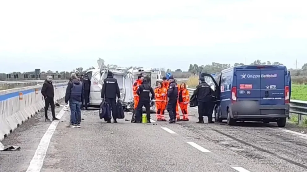 Importante asalto a un camión blindado en Italia: explosiones, tiros y un botín millonario