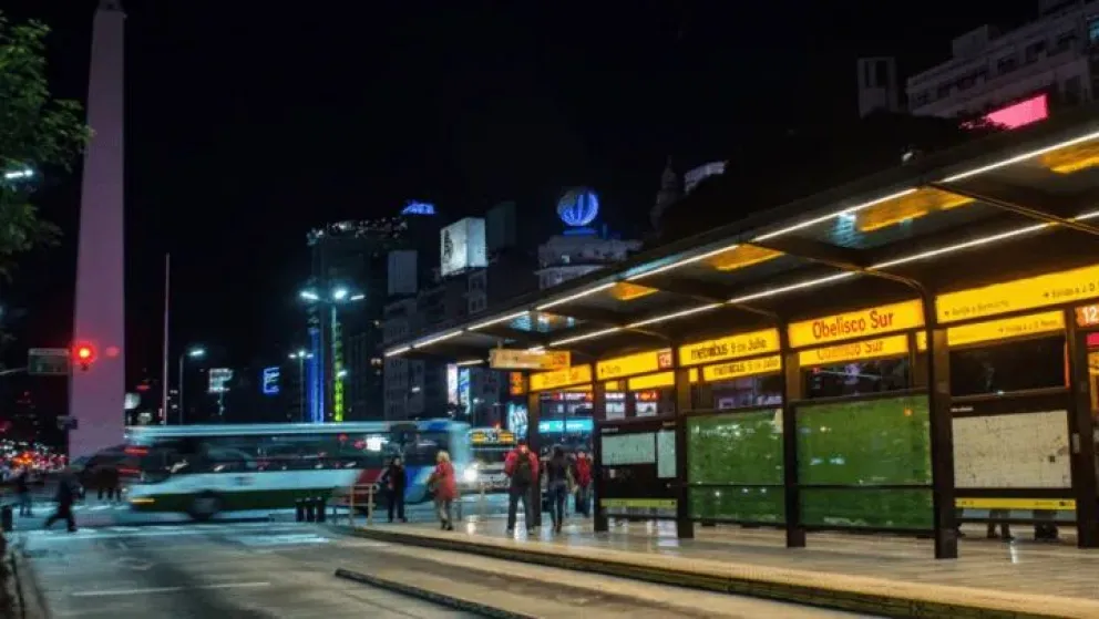 El Gobierno anunció que multará a las empresas de colectivos que se sumaron al paro general