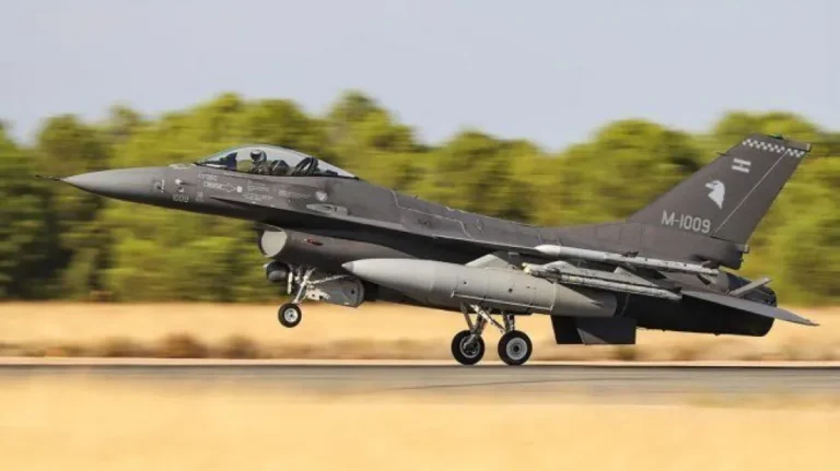 El Gobierno confirmó el contrato por los F-16 Fighting Falcon y aclaró que fue firmado por EEUU