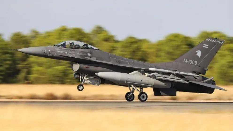 El Gobierno confirmó el contrato por los F-16 Fighting Falcon y aclaró que fue firmado por EEUU
