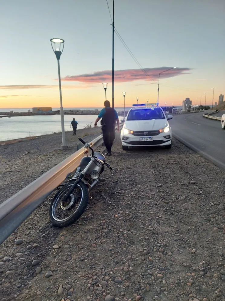 Un motociclista se encuentra inconsciente tras un accidente en la Ruta 3