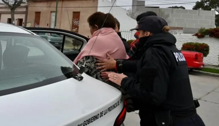 Huichaqueo continuará siendo trasladada a consultas médicas en patrullero