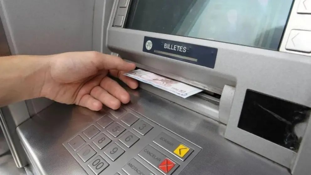 Un hombre pagará 248 mil pesos tras romper un cajero en Rawson