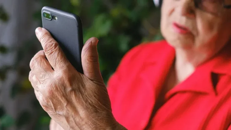 Estafadores engañan a jubilados chubutenses con falsos anuncios de obras sociales