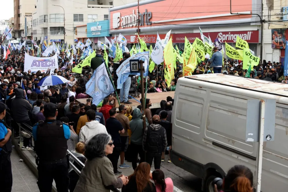 Masiva movilización en Comodoro contra la reforma laboral
