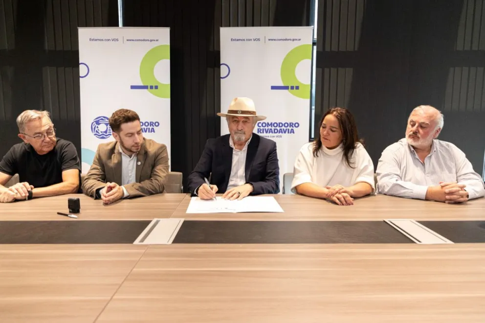 Se firmó el convenio para generar distribución comunitaria de energía renovable en Comodoro Rivadavia