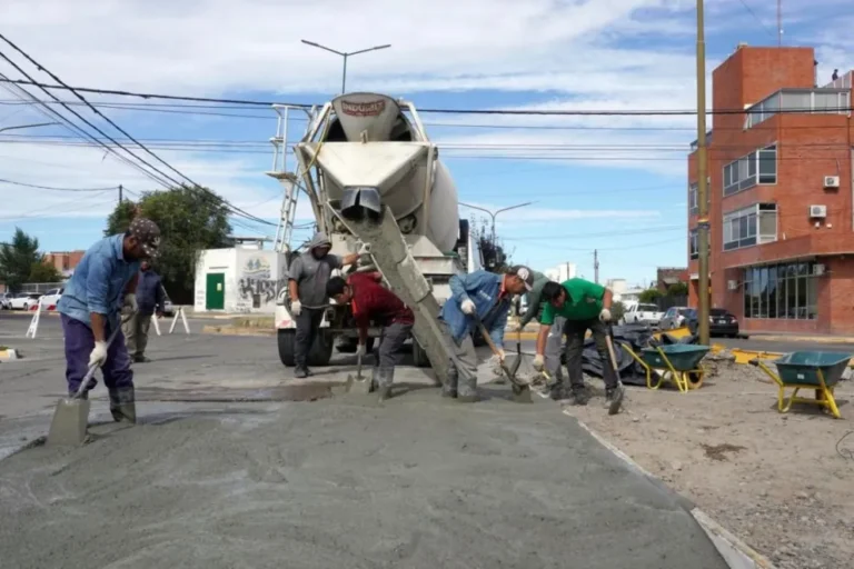 Rawson: Avanza a buen ritmo la remodelación integral del boulevard de avenida San Martín