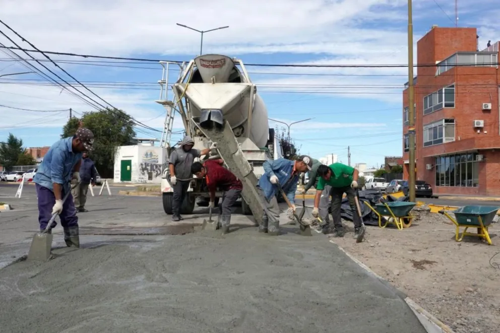 Rawson: Avanza a buen ritmo la remodelación integral del boulevard de avenida San Martín