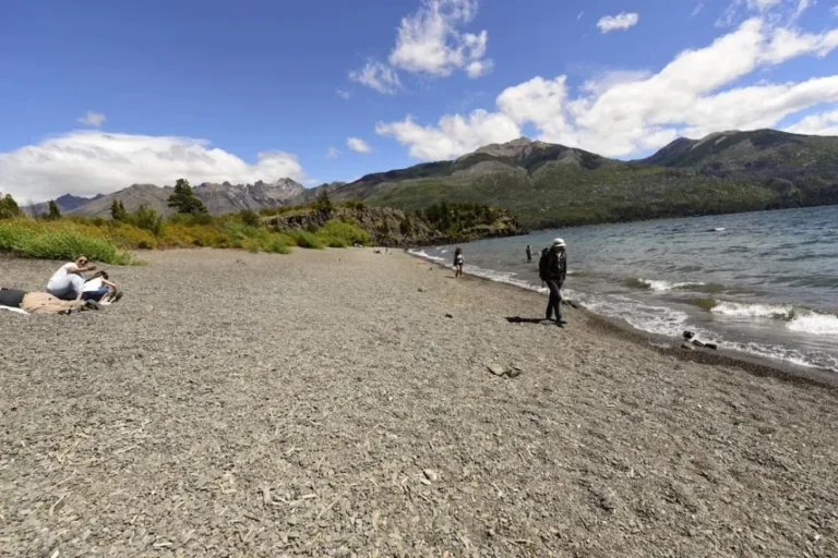 Parque Nacional Los Alerces: habilitan servicios turísticos tras la contención del incendio
