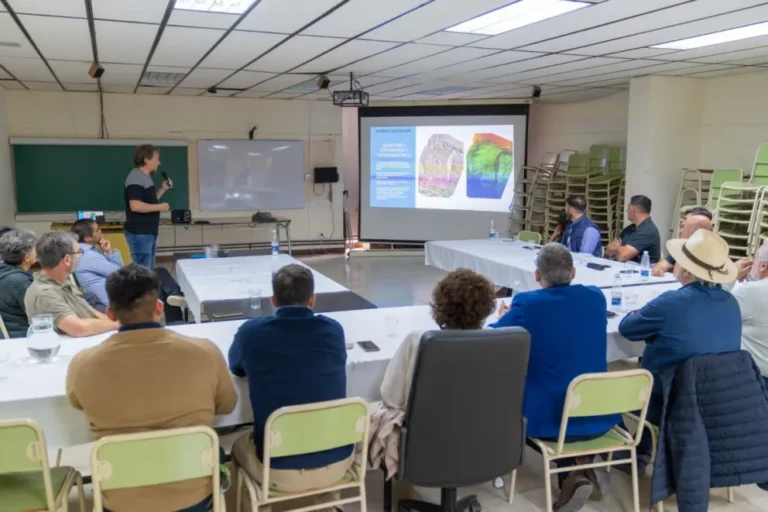 El Municipio presentó a vecinos de Médanos el estudio geotécnico del sector