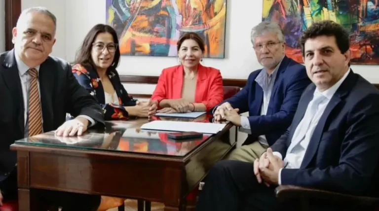 Tres senadores dejan el PJ y el oficialismo queda a un paso de los dos tercios