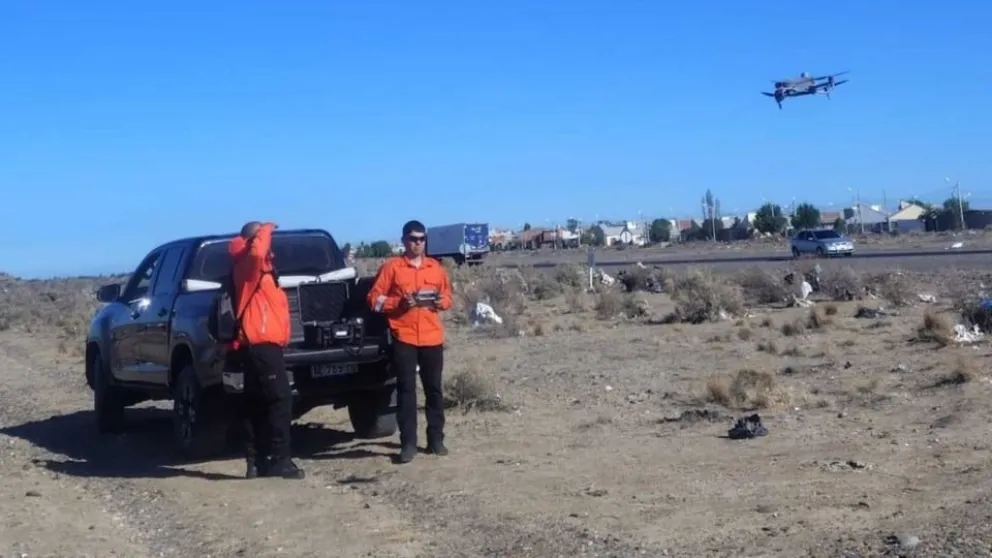 Sumaron drones para buscar al hombre desaparecido en Trelew