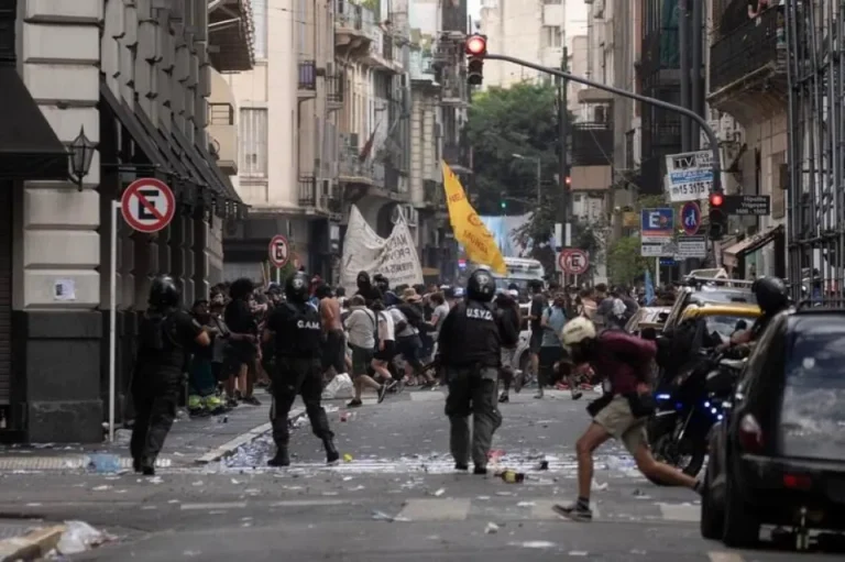 El Gobierno aseguró que identificó a presuntos responsables de los incidentes frente al Congreso