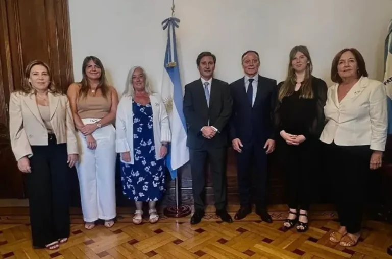 Terenzi y Cristina conforman un nuevo interbloque en el Senado