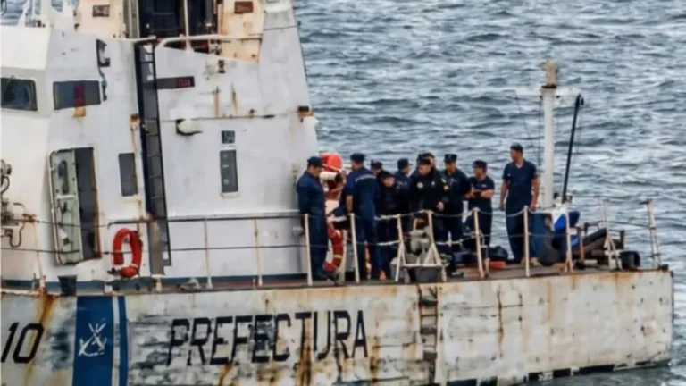 Puerto Madryn: intensa búsqueda de una joven que desapareció mientras buceaba en Punta Cuevas