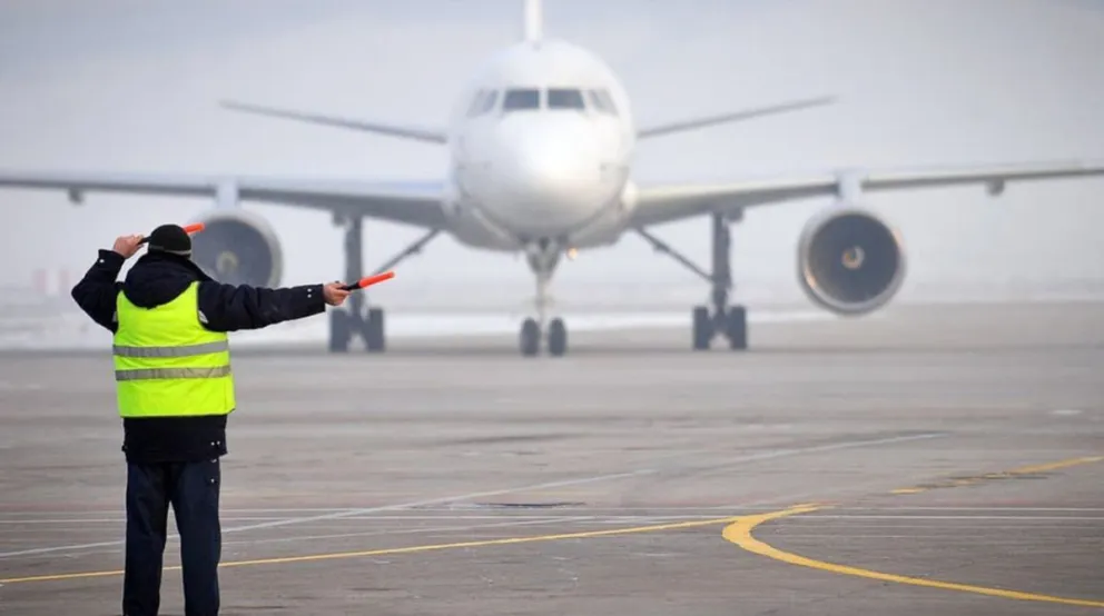 Paro de controladores aéreos afectará vuelos en todo el país