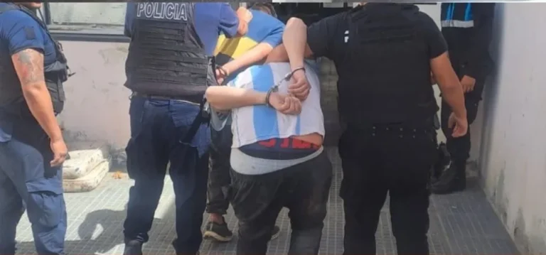 Detienen a dos jóvenes con armas tras una persecución en el Máximo Abásolo