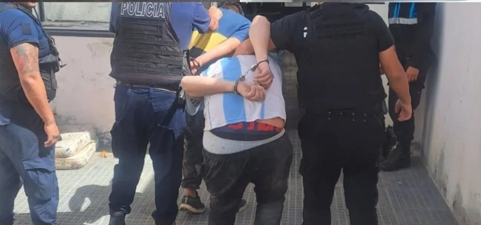 Detienen a dos jóvenes con armas tras una persecución en el Máximo Abásolo