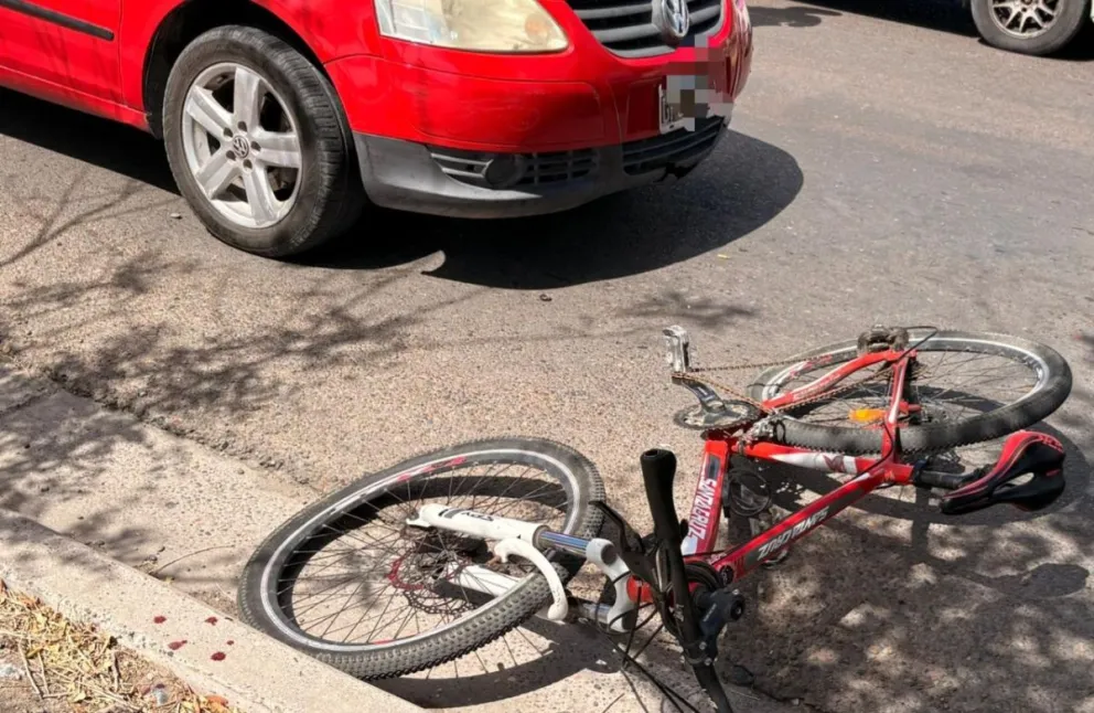 Salía del colegio en Trelew y lo atropellaron al cruzar la bicisenda