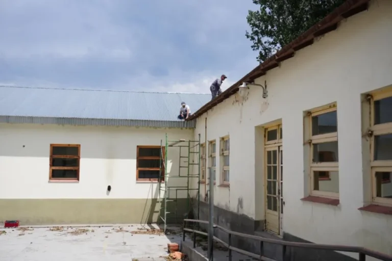 Chubut invierte en tecnología, mobiliario y obras de infraestructura en escuelas para garantizar el inicio de clases